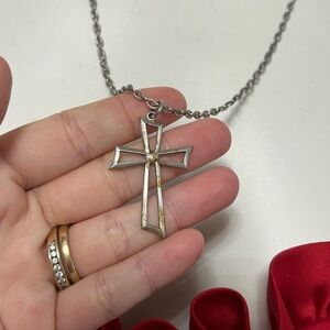 5/$25 cross silver pendant necklace 24 inches 🕺